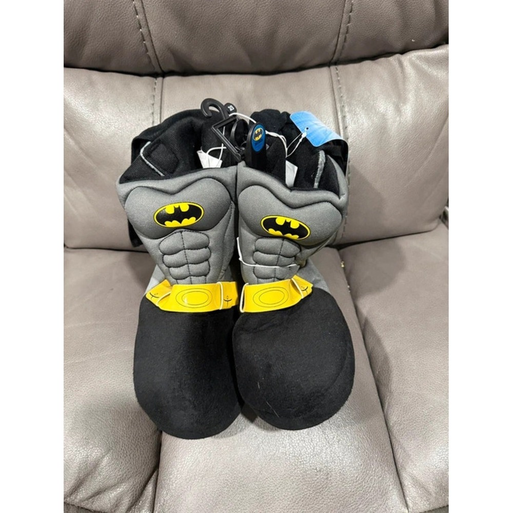 Batman Kids Bootie Slippers Black Grey Yellow Superhero Size 2/3 NEW